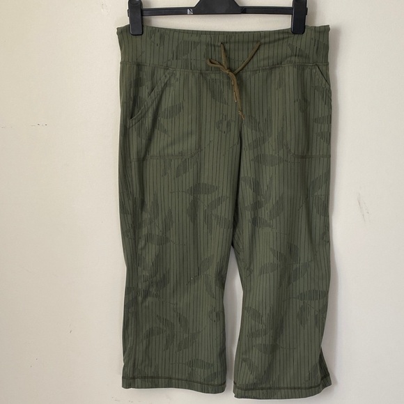 lululemon athletica Pants - lululemon athletica Green Capris